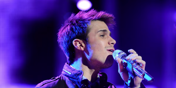 Kris Allen plays it cool